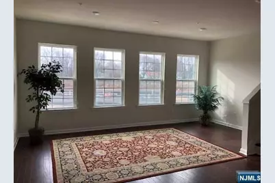 32 Litchfield Lane 403 #403, Fair Lawn, NJ 07410 - Photo 4