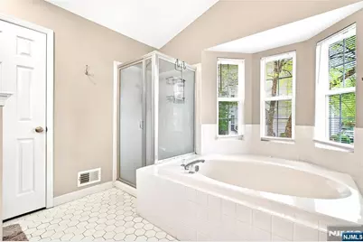 554 Adirondack Court, Mahwah, NJ 07430 - Photo 28