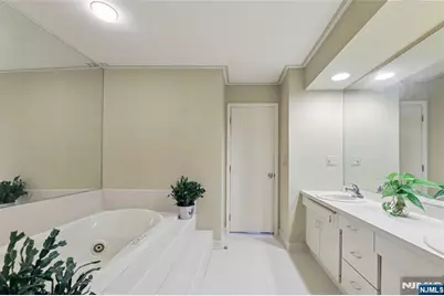 33 Pamrapo Court C33W #C33W, Glen Rock, NJ 07452 - Photo 30