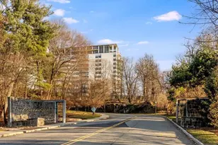 2 Claridge Dr 8Ie, Verona, NJ 07044 - Photo 2