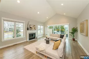 28 Spring Wolf Trl, Franklin Lakes, NJ 07417 - Photo 8