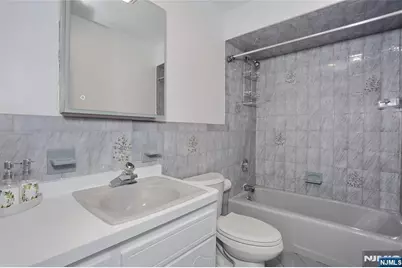 42 Avenue C, Lodi, NJ 07644 - Photo 10