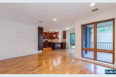 17 Meadow Road 210 #210, Rutherford, NJ 07070 - Photo 4
