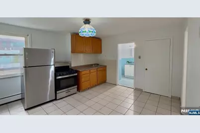 215 William Street Apt2 #APT2, Harrison, NJ 07029 - Photo 2