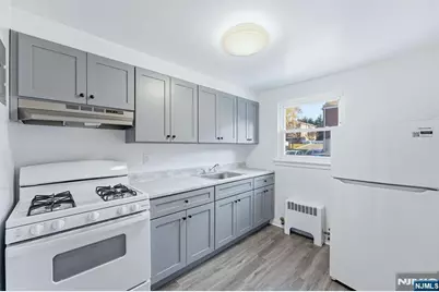 441 Lawn Avenue 17 #17, Palisades Park, NJ 07650 - Photo 6