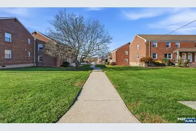 441 Lawn Avenue 17 #17, Palisades Park, NJ 07650 - Photo 20