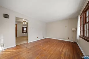 212 Spruce St, Midland Park, NJ 07432 - Photo 4