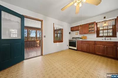 212 Spruce Street, Midland Park, NJ 07432 - Photo 8