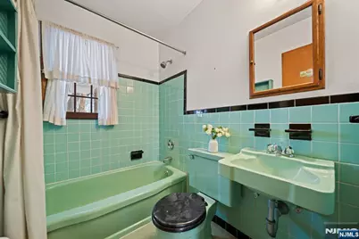 212 Spruce Street, Midland Park, NJ 07432 - Photo 14