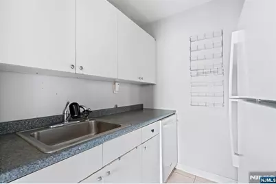 300 Lookout Avenue C4 #C4, Hackensack, NJ 07601 - Photo 12