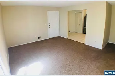 418 Poets Way, Mahwah, NJ 07430 - Photo 4