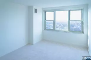 555 North Ave 22R, Fort Lee, NJ 07024 - Photo 8