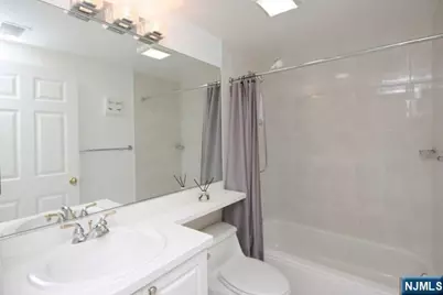 307 Jefferson Court, Edgewater, NJ 07020 - Photo 20