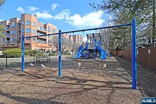 307 Jefferson Ct, Edgewater, NJ 07020 - Photo 32