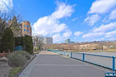 307 Jefferson Court, Edgewater, NJ 07020 - Photo 26