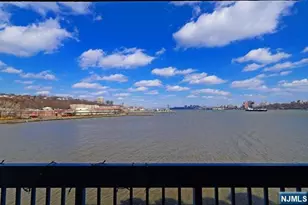 307 Jefferson Ct, Edgewater, NJ 07020 - Photo 2