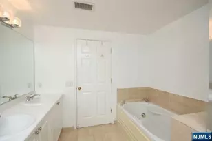 307 Jefferson Ct, Edgewater, NJ 07020 - Photo 20