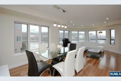 307 Jefferson Court, Edgewater, NJ 07020 - Photo 8