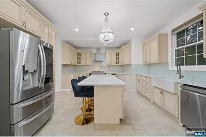 81 Fairmount Avenue, Hackensack, NJ 07601 - Photo 10