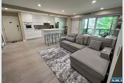 550 North Avenue E #E, Fort Lee, NJ 07024 - Photo 4