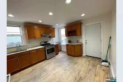 411-413 21st Avenue 1st Floor #1st Floor, Paterson, NJ 07513 - Photo 2