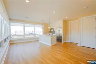 15 Somerset Ln 302, Edgewater, NJ 07020 - Photo 2