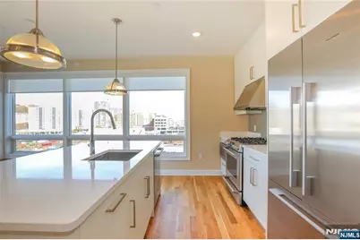 15 Somerset Lane 302 #302, Edgewater, NJ 07020 - Photo 4