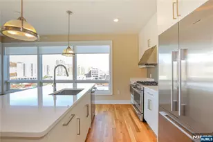 15 Somerset Ln 302, Edgewater, NJ 07020 - Photo 4