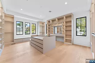 156 Stuart St, Paramus, NJ 07652 - Photo 32