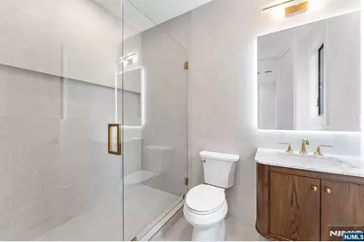 156 Stuart Street, Paramus, NJ 07652 - Photo 24