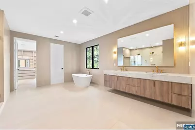 156 Stuart Street, Paramus, NJ 07652 - Photo 28