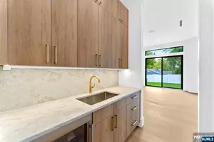 156 Stuart St, Paramus, NJ 07652 - Photo 12