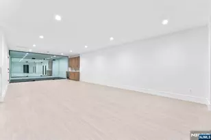 156 Stuart St, Paramus, NJ 07652 - Photo 40