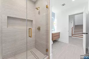 156 Stuart St, Paramus, NJ 07652 - Photo 36