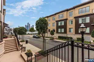 6 Cambridge Way 6, Weehawken, NJ 07086 - Photo 16