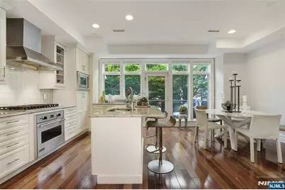 6 Cambridge Way 6 #6, Weehawken, NJ 07086 - Photo 2