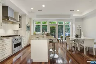 6 Cambridge Way 6, Weehawken, NJ 07086 - Photo 2