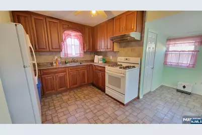 77 Pavonia Avenue, Kearny, NJ 07032 - Photo 8