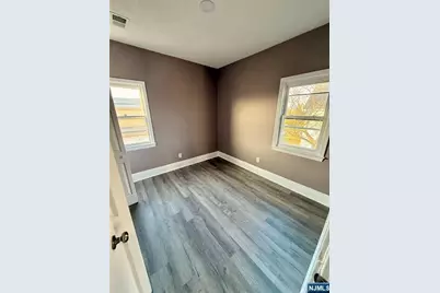 86 Hunter Street, Lodi, NJ 07644 - Photo 4