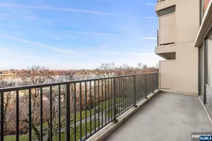 3 Horizon G-11, Fort Lee, NJ 07024 - Photo 10