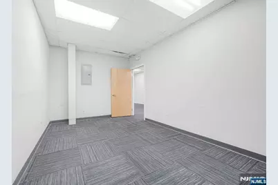 1 Lethbridge Plaza 33 #33, Mahwah, NJ 07430 - Photo 4