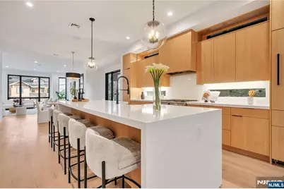 1047 Anderson Avenue A #A, Fort Lee, NJ 07024 - Photo 8