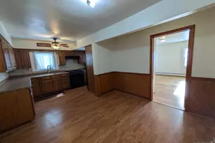 628 2nd Ave 1st Floor, Lyndhurst Township, NJ 07071 - Photo 4