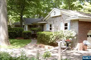 711 W Saddle River Rd, Ho Ho Kus, NJ 07423 - Photo 2