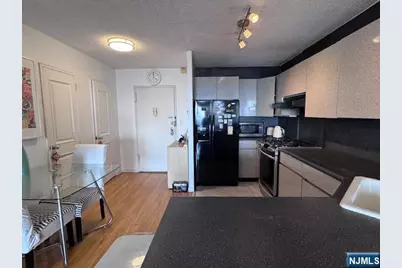 2200 N Central Avenue 10C #10C, Fort Lee, NJ 07024 - Photo 6