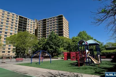 2200 N Central Avenue 10C #10C, Fort Lee, NJ 07024 - Photo 4