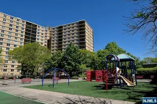 2200 N Central Ave 10C, Fort Lee, NJ 07024 - Photo 4