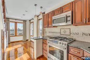 9 Old Wood Rd, Edgewater, NJ 07020 - Photo 16