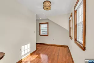 9 Old Wood Rd, Edgewater, NJ 07020 - Photo 8