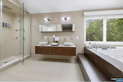 827 Alden Road, Paramus, NJ 07652 - Photo 16